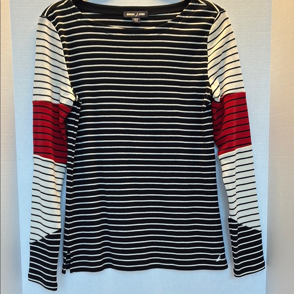 Nautica Jeans crewneck shirt
Long sleeves 
Size S women’s